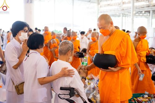 ภาพ No.124487:พิธีตักบาตรในวันมาฆบูชา ณ บ้านแก้วเรือนทองคุณยายฯ วัดพระธรรมกาย จ.ปทุมธานี วันเสาร์ที่ 24 กุมภาพันธ์ พ.ศ. 2567