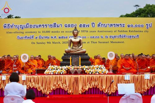 ภาพ No.210339:วันอาทิตย์ที่ 9 มีนาคม พ.ศ. 2568 พ่อเมืองโคราชจัดตักบาตรพระหมื่น ทำบุญเมือง 557 ปี