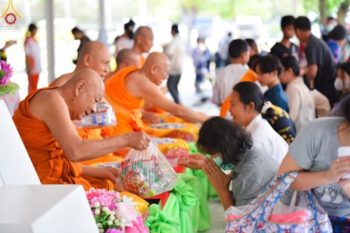 ภาพ No.193927:วัดพระธรรมกาย จัดงานวันเด็กแห่งชาติ ประจำปี พ.ศ.2568 ออกร้านอาหาร 200 ร้าน มอบของขวัญหลายหมื่นชิ้น วันที่ 12 มกราคม พ.ศ. 2568 วัดพระธรรมกาย อ.คลองหลวง จ.ปทุมธานี