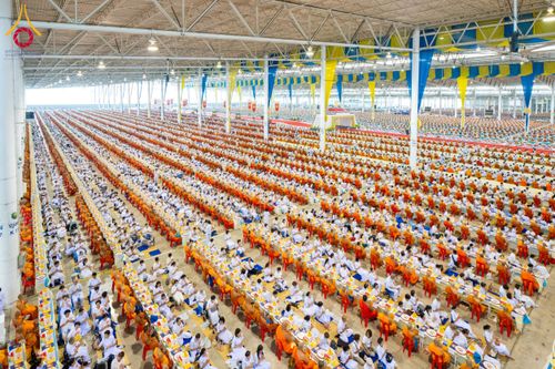 ภาพ No.60007:พิธีเจริญพระพุทธมนต์ "ฉลองอายุวัฒนมงคล 80 ปี หลวงพ่อธัมมชโย" พิธีถวายไทยธรรม คณะสงฆ์ 10,000 กว่าวัดทั่วประเทศ ในวันคุ้มครองโลก วันจันทร์ที่ 22 เมษายน พ.ศ. 2567 ณ สภาธรรมกายสากล วัดพระธรรมกาย จ.ปทุมธานี