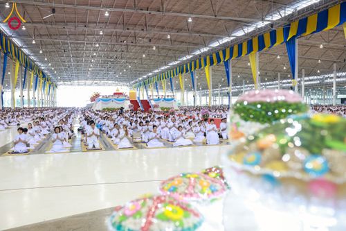 ภาพ No.258190:วันอาทิตย์ที่ 5 ตุลาคม พ.ศ. 2568 พิธีบูชาข้าวพระ ณ สภาธรรมกายสากล วัดพระธรรมกาย