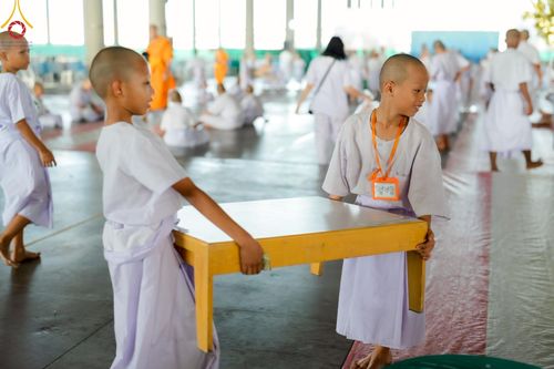 ภาพ No.214654:วันศุกร์ที่ 4 เมษายน พ.ศ.2568 นาคธรรมทายาทตักบาตรพระพี่เลี้ยง ในโครงการบรรพชาสามเณร ฟื้นฟูพระพุทธศาสนาทั่วไทย ณ วิหารคด 22 วัดพระธรรมกาย