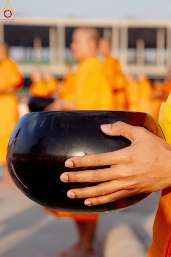 ภาพ No.187797:พิธีตักบาตรฉลองพระใหม่ ต้อนรับพุทธศักราช 2568 ณ ลานธรรมพระมหาธรรมกายเจดีย์ วัดพระธรรมกาย จ.ปทุมธานี วันที่ 1 มกราคม พ.ศ. 2568