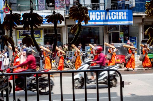 ภาพ No.226312:วันที่ 7-10 พฤษภาคม พ.ศ. 2568 โครงการเดินธรรมยาตรา สยาม-ลังกา ธรรมยาตรา ฉลองเทศกาลวิสาขบูชาแห่งชาติ ศรีลังกา บูชาธรรม 81 ปี หลวงพ่อธัมมชโย เมืองนูวราอิลิยา ประเทศศรีลังกา