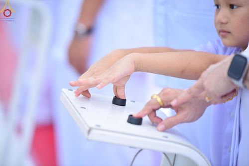 ภาพ No.158174:พิธีทอดผ้าป่า ติดตั้งแผ่นสิริฉะทะนะรัสมี(หลังคา) อาคาร 80 ปี หลวงพ่อธัมมชโย วันอาทิตย์ที่ 22 กันยายน พ.ศ. 2567 ณ ศูนย์ปฏิบัติธรรมวิหารแดง อ.วิหารแดง จ.สระบุรี