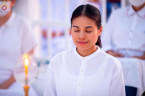 ภาพ No.197209:พิธีจุดประทีปถวายเป็นพุทธบูชา และบูชาธรรมมหาปูชนียาจารย์ ณ วัดโบสถ์(บน) ตำบลบางคูเวียง อำเภอบางกรวย จังหวัดนนทบุรี ในโครงการธรรมยาตรา กตัญญูบูชา มหาปูชนียาจารย์ พระมงคลเทพมุนี(สด จนฺทสโร) พระผู้ปราบมาร อนุสรณ์สถาน 7 แห่ง ปีที่ 13 วันที่ 18 มกราคม พ.ศ. 25