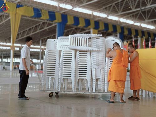 ภาพ No.61405:V.36 ทุ่มเทเพื่อพ่อ 80 ปี ภาพการเตรียมงานของหน่วยงานต่างๆ เพื่อพิธีฉลองอายุวัฒนมงคล 80 ปี หลวงพ่อธัมมชโย และรับถวายมหาสังฆทาน 10,000 กว่าวัดทั่วประเทศ ในวันคุ้มครองโลก จันทร์ที่ 22 เมษายน พ.ศ.2567