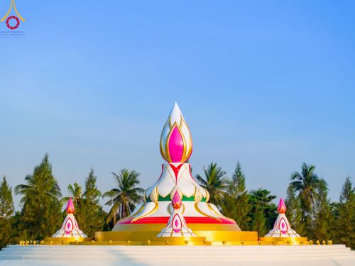ภาพ No.107923:พิธีต้อนรับพระธรรมยาตรา ในโครงการธรรมยาตรากตัญญูบูชา มหาปูชนียาจารย์ พระมงคลเทพมุนี(สด จนฺทสโร) พระผู้ปราบมาร อนุสรณ์สถาน 7 แห่ง ปีที่ 12 วันที่ 7 มกราคม พ.ศ. 2567 ณ อนุสรณ์สถานคลองบางนางแท่น  อ.สามพราน จ.นครปฐม