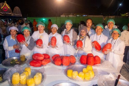 ภาพ No.198447:พิธีถวายภัตตาหารเป็นสังฆทาน แด่พระธรรมยาตรา ณ อนุสรณ์สถานบางปลา วัดบางปลา อำเภอบางเลน จังหวัดนครปฐม ในโครงการธรรมยาตรา กตัญญูบูชา มหาปูชนียาจารย์ พระมงคลเทพมุนี(สด จนฺทสโร) พระผู้ปราบมาร อนุสรณ์สถาน 7 แห่ง ปีที่ 13 วันที่ 20 มกราคม พ.ศ. 2568