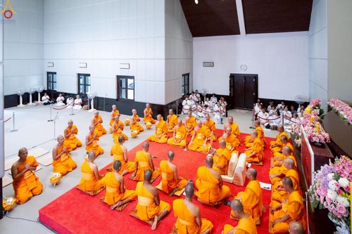 ภาพ No.227762:วันเสาร์ที่ 31 พฤษภาคม พ.ศ.2568 พิธีถวายผ้าไตรแด่สามเณรผู้เข้ารับการอุปสมบท , พิธีอุปสมบทสามเณรเตรียม DCI วัดพระธรรมกาย จ.ปทุมธานี