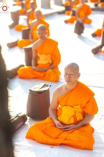 ภาพ No.186987:พระธรรมยาตราปฏิบัติธรรม และถ่ายภาพหมู่ประวัติศาสตร์ ปีที่ 13 ณ ลานทิศตะวันออก มหาวิหารพระมงคลเทพมุนี วัดพระธรรมกาย จ.ปทุมธานี วันเสาร์ที่ 28 ธันวาคม พ.ศ. 2567