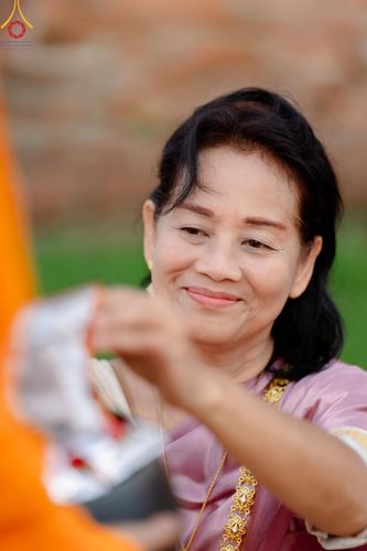 ภาพ No.138588:พิธีตักบาตร วัดราชบูรณะ จ.พระนครศรีอยุธยา วันที่ 25 พฤษภาคม พ.ศ.2567