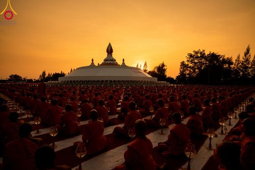 ภาพ No.109636:พิธีจุดประทีปถวายเป็นพุทธบูชา และบูชาธรรมมหาปูชนียาจารย์ วันที่ 10 มกราคม พ.ศ. 2567 ณ อนุสรณ์สถานคลองบางนางแท่น อ.สามพราน จ.นครปฐม