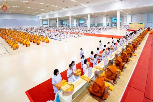 ภาพ No.146152:วันมหารำลึก ครั้งที่ 34 พิธีร่วมรำลึกถึงนักสร้างบารมีที่ล่วงลับไปแล้ว , พิธีสวดพระพุทธมนต์ ณ ห้องแก้วสารพัดนึก 1 วัดพระธรรมกาย วันเสาร์ที่ 27 กรกฎาคม พ.ศ. 2567