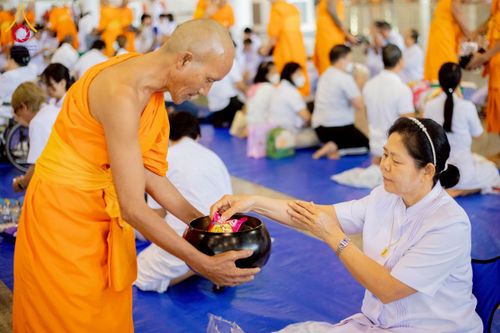 ภาพ No.223403:วันวิสาขบูชา วันอาทิตย์ที่ 11 พฤษภาคม พ.ศ. 2568 พิธีตักบาตร และปฎิบัติธรรม ณ สภาธรรมกายสากล วัดพระธรรมกาย