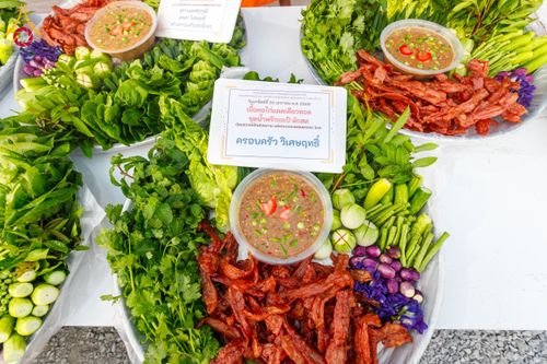 ภาพ No.201866:พิธีถวายภัตตาหารเป็นสังฆทาน แด่พระธรรมยาตรา ณ อนุสรณ์สถานบางปลา วัดบางปลา อำเภอบางเลน จังหวัดนครปฐม ในโครงการธรรมยาตรา กตัญญูบูชา มหาปูชนียาจารย์ พระมงคลเทพมุนี(สด จนฺทสโร) พระผู้ปราบมาร อนุสรณ์สถาน 7 แห่ง ปีที่ 13 วันที่ 26 มกราคม พ.ศ. 2568