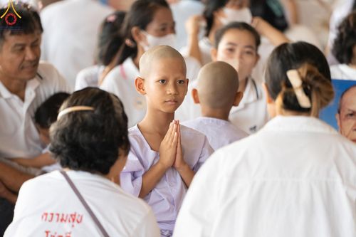 ภาพ No.133969:พิธีขอขมามอบผ้าไตร โครงการบรรพชาสามเณร ศูนย์อบรมวัดพระธรรมกาย ณ วัดพระธรรมกาย วันเสาร์ที่ 6 เมษายน พ.ศ. 2567