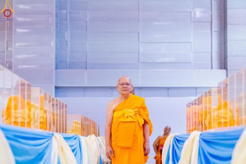 ภาพ No.159539:สัมมนาพิเศษและพิธีมอบองค์พระธรรมกาย 2,000 องค์ ณ ห้องแก้วสารพัดนึก 1 วัดพระธรรมกาย วันอาทิตย์ต้นเดือนที่ 6 ตุลาคม พ.ศ. 2567