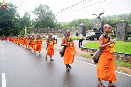 ภาพ No.140201:PhotoStory มหาศรัทธา ธรรมยาตราศรีลังกา EP.3  โครงการสยาม-ลังกา ธรรมยาตรา ฉลองเทศกาลวิสาขบูชาแห่งชาติ ศรีลังกา  บูชาธรรม 80 ปีหลวงพ่อธัมมชโย เส้นทางจาก เมืองดัมบูลลา ไปยัง เมืองมาตะเล  ตั้งแต่วันที่ 17-20 พฤษภาคม พ.ศ. 2567