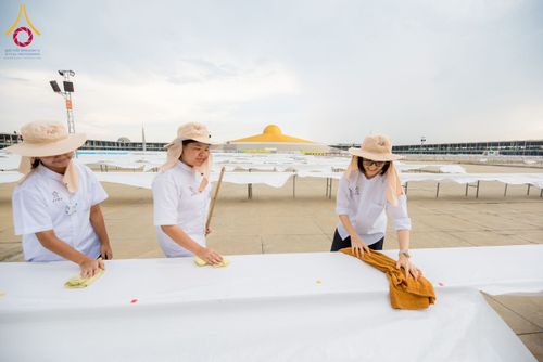 ภาพ No.217799:วันที่ 10-14 เมษายน พ.ศ. 2568 เจ้าหน้าที่อาสาสมัคร เตรียมงานวันคุ้มครองโลก ชุดที่ 2 วัดพระธรรมกาย จ.ปทุมธานี