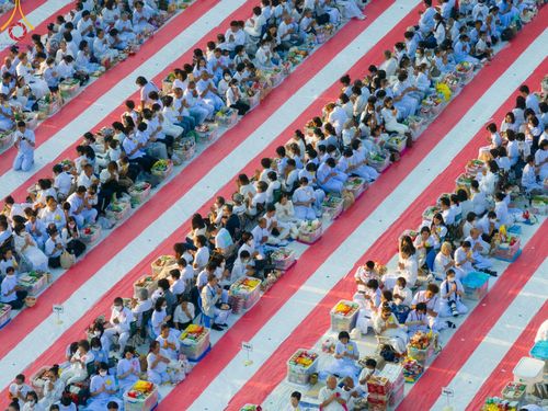 ภาพ No.112763:พิธีตักบาตรพระธรรมยาตราฯ ณ วัดสองพี่น้อง จ.สุพรรณบุรี วันที่ 15 มกราคม พ.ศ. 2567