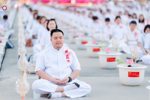 ภาพ No.160483:พิธีปลูกต้นทรัพย์บานชื่น ณ ลานธรรม พระมหาธรรมกายเจดีย์ วัดพระธรรมกาย จ.ปทุมธานี วันพฤหัสบดีที่ 10 ตุลาคม พ.ศ. 2567