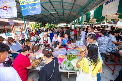 ภาพ No.170796:พิธีทอดกฐิน ณ วัดมงคลพุการาม ปทุมธานี ในโครงการกฐินสามัคคีทั่วไทย 30,000 วัด บูชาธรรม 80 ปี หลวงพ่อธัมมชโย โดยคณะศิษยานุศิษย์วัดพระธรรมกาย วันที่ 27 ตุลาคม พ.ศ. 2567