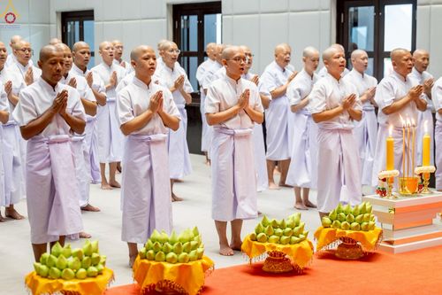 ภาพ No.228921:วันเสาร์ที่ 14 มิถุนายน พ.ศ. 2568 พิธีเวียนประทักษิณ , พิธีขอขมารับผ้าไตร ในโครงการบรรพชาอุปสมบทหมู่ ผู้บริหารรุ่นที่ 15 และ อุดมศึกษา รุ่นที่ 52 ณ โบสถ์พระไตรปิฎก วัดพระธรรมกาย