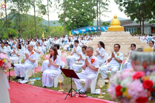 ภาพ No.238408:วันเสาร์ที่ 9 สิงหาคม พ.ศ. 2568 พิธีกลั่นแผ่นดิน โปรยทราย และจุดประทีปถวายเป็นพุทธบูชา จ.ระยอง สถาปนาองค์พระเจดีย์เพื่อสร้างสันติภาพโลก ณ ศูนย์ปฏิบัติธรรมระยอง(บ้านช่องลม) ต.บางบุตร อ.บ้านค่าย จ.ระยอง