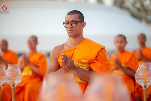 ภาพ No.192706:พิธีจุดประทีปถวายเป็นพุทธบูชา และบูชาธรรมมหาปูชนียาจารย์ ณ อนุสรณ์สถานคลองบางนางแท่น อ.สามพราน จ.นครปฐม ในโครงการธรรมยาตรา กตัญญูบูชา มหาปูชนียาจารย์ พระมงคลเทพมุนี(สด จนฺทสโร) พระผู้ปราบมาร อนุสรณ์สถาน 7 แห่ง ปีที่ 13 วันที่ 10 มกราคม พ.ศ. 2568