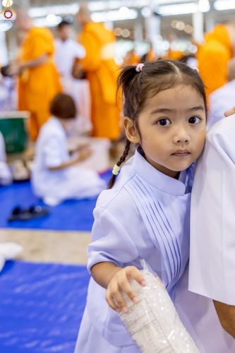 ภาพ No.243540:วันที่ 7 กันยายน พ.ศ. 2568 พิธีตักบาตร ข้าวสารอาหารแห้ง ในวันครูผู้ค้นพบวิชชาธรรมกาย ณ บ้านแก้วเรือนทองคุณยายฯ สภาธรรมกายสากล วัดพระธรรมกาย