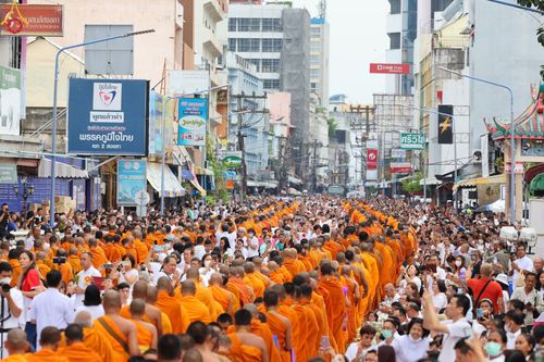 ภาพ No.85960:ตักบาตรพระนานาชาติ 10,000 รูป ใจกลางนครหาดใหญ่ จ.สงขลา วันอาทิตย์ที่ 20 สิงหาคม พ.ศ. 2566