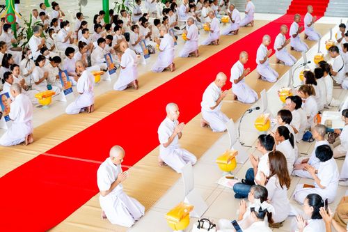 ภาพ No.159763:พิธีตัดปอยผมปลงผมนาคธรรมทายาท, พิธีบรรพชาอุปสมบทหมู่ โครงการอุปสมบทหมู่บูชาธรรม 140 ปี พระมงคลเทพมุนี (สด จนฺทสโร) ณ โบสถ์พระไตรปิฏก วัดพระธรรมกาย วันเสาร์ที่ 5 ตุลาคม พ.ศ. 2567