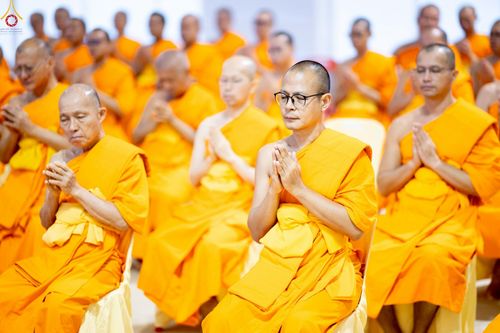 ภาพ No.233830:วันเสาร์ที่ 19 กรกฎาคม พ.ศ.2568 วันมหารำลึก ครั้งที่ 35 พิธีรำลึกถึงนักสร้างบารมี , พิธีสวดพระพุทธมนต์ , พิธีทอดผ้าบังสกุลและถวายไทยธรรม วัดพระธรรมกาย