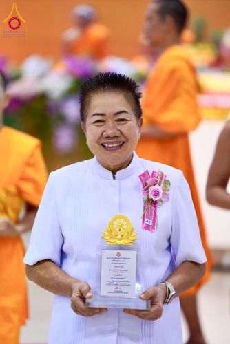 ภาพ No.232214:วันอาทิตย์ที่ 6 กรกฏาคม พ.ศ. 2568 พิธีมอบโล่เกียรติคุณ สวดธัมมจักกัปปวัตตนสูตร และรางวัลโครงการผู้นำแสงสว่างออนไลน์ ณ ห้องแก้วสารพัดนึก1 สภาธรรมกายสากล วัดพระธรรมกาย