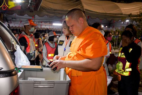 ภาพ No.115836:V.15 สามัคคี การเตรียมงาน เก็บงาน การรับบุญของเจ้าหน้าที่หน่วยงานต่างๆ เพื่อโครงการธรรมยาตรา กตัญญูบูชามหาปูชนียาจารย์ พระมงคลเทพมุนี (สด จนฺทสโร) พระผู้ปราบมาร อนุสรณ์สถาน 7 แห่ง ปีที่ 12 ระหว่างวันที่ 2 - 31 มกราคม พ.ศ.2567