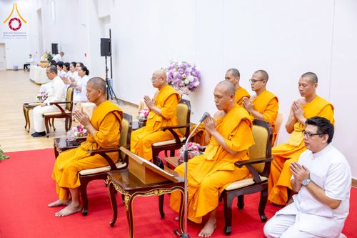 ภาพ No.221922:โครงการปฏิบัติธรรมอบรมศีลธรรม “บวชอุบาสิกาแก้ว” ถวายเป็นพระราชกุศลแด่พระบาทสมเด็จพระเจ้าอยู่หัว เนื่องในโอกาสมหามงคล “วันฉัตรมงคล”  ระหว่างวันที่ 2 – 4 พฤษภาคม 2568  ณ อาคาร 115 ปี คุณยายอาจารย์ฯ