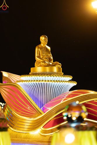 ภาพ No.204568:พิธีจุดประทีปถวายเป็นพุทธบูชา และบูชาธรรมมหาปูชนียาจารย์ ณ วัดพระธรรมกาย ตำบลคลองสาม อำเภอคลองหลวง จังหวัดปทุมธานี ในโครงการธรรมยาตรา กตัญญูบูชา มหาปูชนียาจารย์ พระมงคลเทพมุนี(สด จนฺทสโร) พระผู้ปราบมาร ปีที่ 13 วันที่ 31 มกราคม พ.ศ. 2568