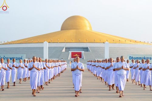 ภาพ No.217013:วันเสาร์ที่ 12 เมษายน พ.ศ. 2568 พิธีเวียนประทักษิณรอบพระมหาธรรมกายเจดีย์  พิธีวันทาเจดีย์ พิธีขอขมาและมอบผ้าไตร ในโครงการอุปสมบทหมู่ บูชาธรรมหลวงพ่อธัมมชโย, โครงการธรรมทายาท ระดับอุดมศึกษา รุ่นที่ 52 ,  โครงการบวชพระนานาชาติ AEC & WAB CEO รุ่นที่ 4 , ณ ว