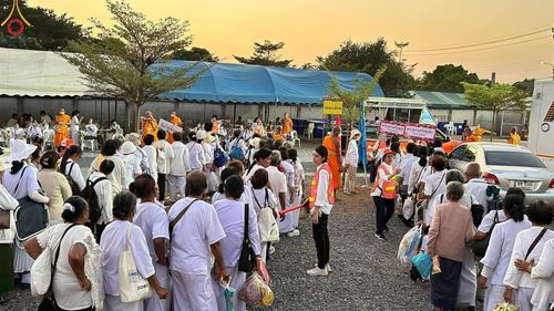 ภาพ No.198784:V.50 สารพัดV สารพัดดี ที่ธรรมยาตรา ในโครงการธรรมยาตรา กตัญญูบูชา มหาปูชนียาจารย์ พระมงคลเทพมุนี(สด จนฺทสโร) พระผู้ปราบมาร อนุสรณ์สถาน 7 แห่ง ปีที่ 13 ระหว่างวันที่ 2-31 มกราคม พ.ศ. 2568