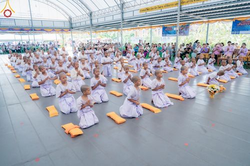 ภาพ No.133505:พิธีขอขมารับผ้าไตร, พิธีบรรพชาสามเณร, สามเณรออกบิณฑบาต ในโครงการบรรพชาสามเณร ฟื้นฟูพระพุทธศาสนาทั่วไทย  ณ ศูนย์ปฏิบัติธรรม และอบรมเยาวชนเมืองยะลา วันที่ 3 เมษายน พ.ศ. 2567