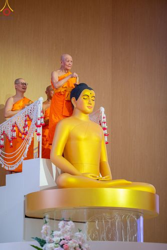 ภาพ No.84752:พิธีบรรจุพระบรมสารีริกธาตุภายในเกตุดอกบัวตูม องค์พระประธาน ณ ห้องแก้วสารพัดนึก 2 วัดพระธรรมกาย ในวันอาสาฬหบูชา อังคารที่ 1 สิงหาคม พ.ศ.2566