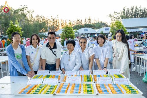 ภาพ No.288819:วันที่ 6 มกราคม พ.ศ. 2569 พิธีถวายภัตตาหารเป็นสังฆทาน แด่พระธรรมยาตรา ในโครงการธรรมยาตรา กตัญญูบูชา มหาปูชนียาจารย์ พระมงคลเทพมุนี(สด จนฺทสโร) พระผู้ปราบมาร อนุสรณ์สถาน 7 แห่ง ปีที่ 14 ณ อนุสรณ์สถานมหาวิหารพระมงคลเทพมุนี (โลตัสแลนด์) อ.สองพี่น้อง จ.สุพรร