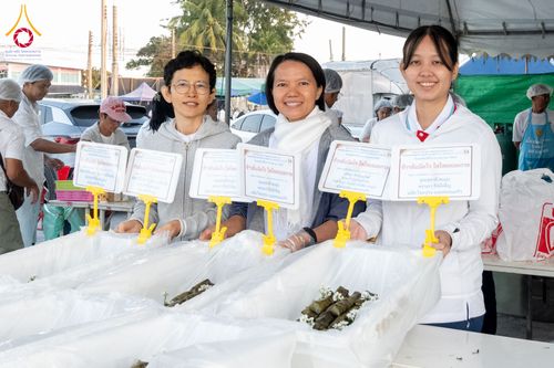 ภาพ No.289871:วันที่ 8 มกราคม พ.ศ. 2569 พิธีถวายภัตตาหารเป็นสังฆทาน แด่พระธรรมยาตรา ณ อนุสรณ์สถานคลองบางนางแท่น อ.สามพราน จ.นครปฐม ในโครงการธรรมยาตรา กตัญญูบูชา มหาปูชนียาจารย์ พระมงคลเทพมุนี(สด จนฺทสโร) พระผู้ปราบมาร อนุสรณ์สถาน 7 แห่ง ปีที่ 14