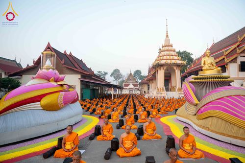 ภาพ No.297312:วันที่ 15 มกราคม พ.ศ.2569 พระธรรมยาตราปฏิบัติธรรมและถ่ายภาพหมู่ประวัติศาสตร์ อนุสรณ์สถานลำดับที่ 4 สถานที่เกิดด้วยกายธรรม  ณ วัดโบสถ์บน ต.บางคูเวียง จ.นนทบุรี ในโครงการธรรมยาตรา กตัญญูบูชา มหาปูชนียาจารย์ พระมงคลเทพมุนี(สด จนฺทสโร) พระผู้ปราบมาร อนุสรณ์ส