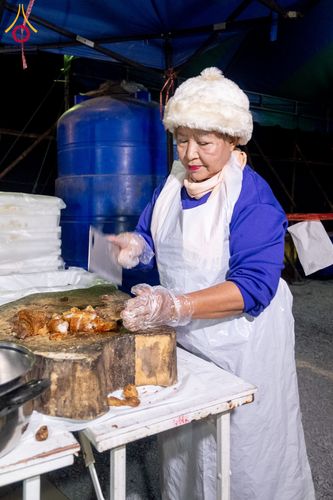 ภาพ No.291299:วันที่ 10 มกราคม พ.ศ. 2569 พิธีถวายภัตตาหารเป็นสังฆทาน แด่พระธรรมยาตรา ณ อนุสรณ์สถานคลองบางนางแท่น อ.สามพราน จ.นครปฐม ในโครงการธรรมยาตรา กตัญญูบูชา มหาปูชนียาจารย์ พระมงคลเทพมุนี(สด จนฺทสโร) พระผู้ปราบมาร อนุสรณ์สถาน 7 แห่ง ปีที่ 14