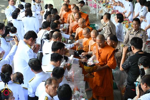 ภาพ No.344292:วันที่ 12 สิงหาคม พ.ศ. 2569  พสกนิกรชาวอำเภอคลองหลวง พร้อมใจร่วมพิธีสวดพระพุทธมนต์และทำบุญตักบาตรถวายพระราชกุศล เนื่องในวันคล้ายวันพระราชสมภพ สมเด็จพระบรมราชชนนีพันปีหลวง และวันแม่แห่งชาติ 12 สิงหาคม 2569