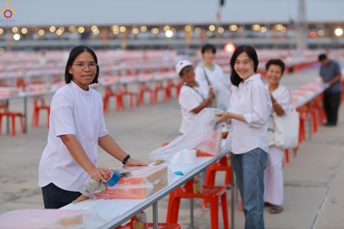 ภาพ No.323262:วันที่ 20 เมษายน พ.ศ.2569 การเตรียมงานของบุคลากรทางการแพทย์ , จุดลงทะเบียนพระสังฆาธิการ , วางกล่องไทยธรรม เพื่องานถวายมหาสังฆทาน 40,000 กว่าวัดทั่วประเทศ วันคุ้มครองโลก 22 เมษายน พ.ศ.2569 วัดพระธรรมกาย
