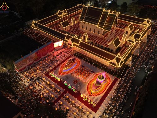 ภาพ No.73317:พิธีจุดประทีปถวายเป็นพุทธบูชา และบูชาธรรมมหาปูชนียาจารย์ ในโครงการธรรมยาตรากตัญญูบูชา มหาปูชนียาจารย์ พระมงคลเทพมุนี(สด จนฺทสโร) พระผู้ปราบมาร ปีที่ 11 ณ อนุสรณ์สถานลำดับที่ 4 สถานที่เกิดด้วยกายธรรม วัดโบสถ์ (บน) บางคูเวียง อ.บางกรวย จ.นนทบุรี วันที่ 21 