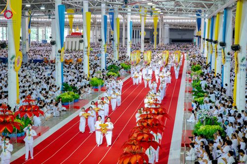 ภาพ No.92323:พิธีทอดกฐินธรรมชัยเพื่อสร้างอาคาร 115 ปี คุณยายอาจารย์มหารัตนอุบาสิกาจันทร์ ขนนกยูง อาทิตย์ต้นเดือนที่ 5 พฤศจิกายน พ.ศ. 2566 ณ วัดพระธรรมกาย จ.ปทุมธานี